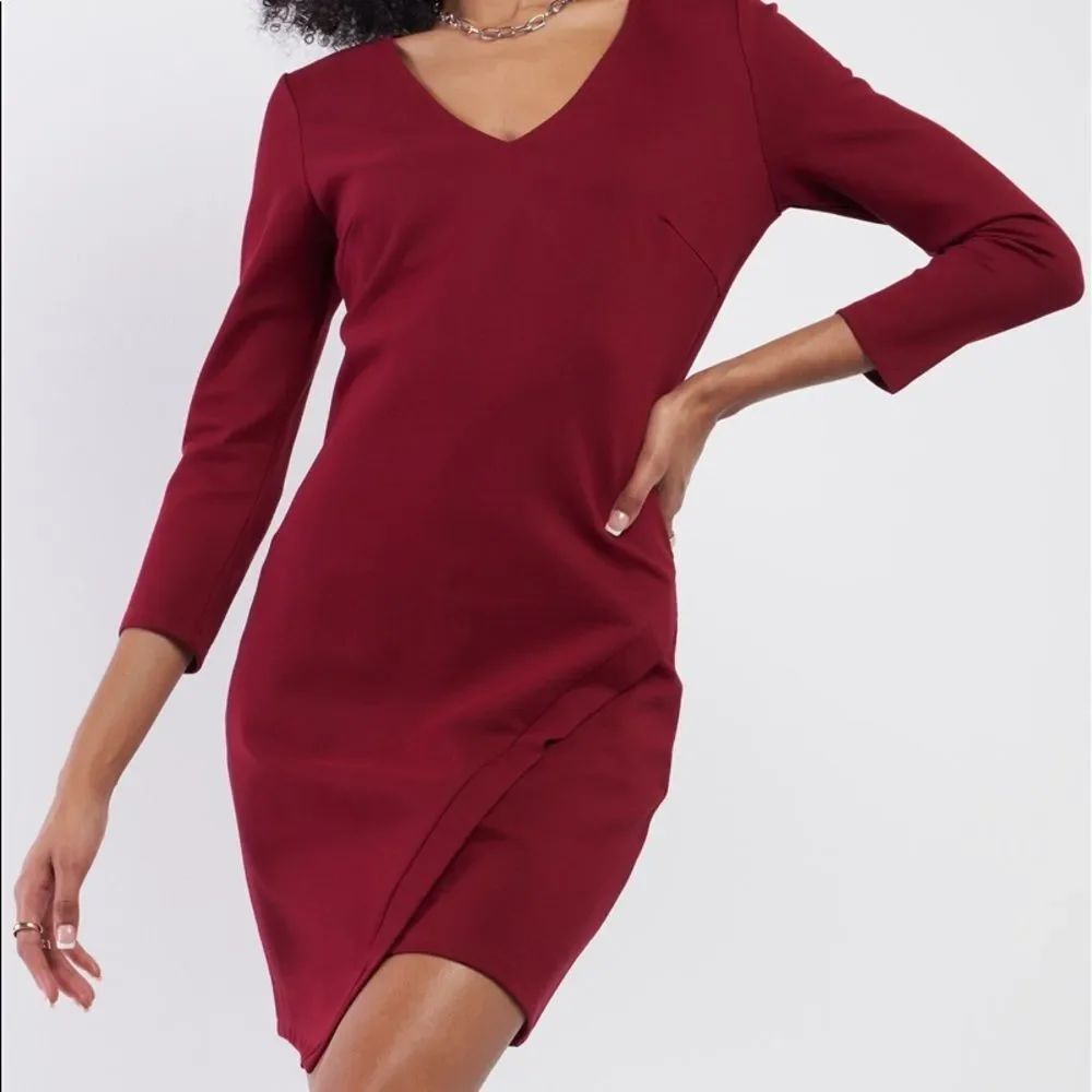 NWT SUGARLIPS Burgundy Bodycon V-neck Mini Dress
